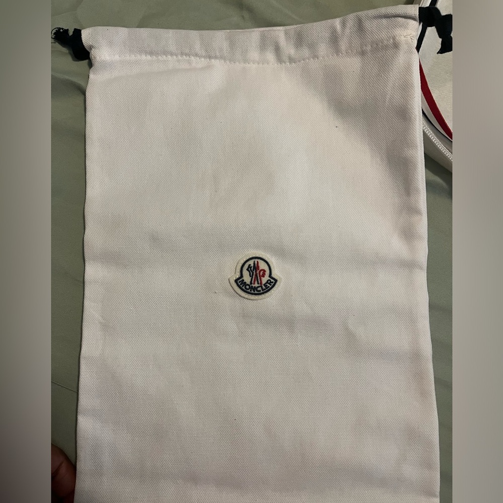 Moncler Bundle. Dust bag, zipper pouch, glasses cloth & sunglass holder. - Picture 7 of 7